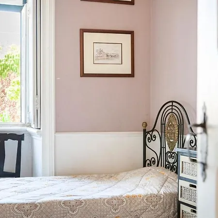 Violeta Com Chamine Quarto em Acomodações Particulares Ramalhal